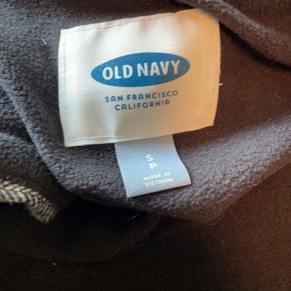 Old Navy puffer vest - size Small - Picture 5 of 6